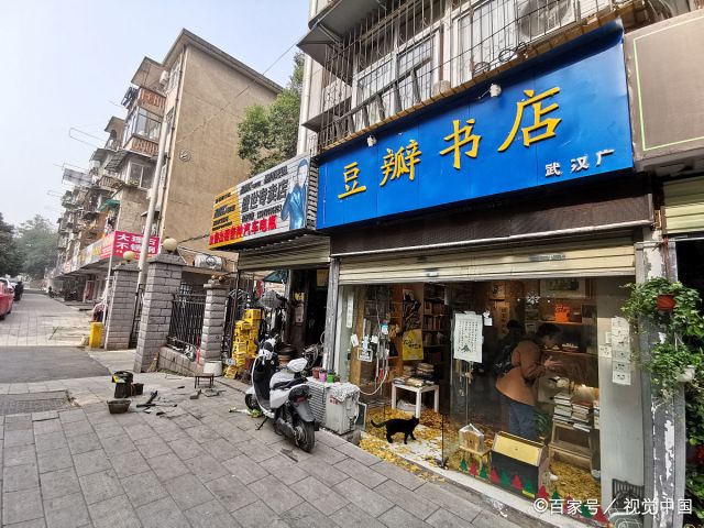 武汉大学"豆瓣书店"关门在即 书友不舍赶来"怀旧"